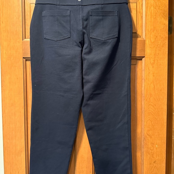 Never worn Yoga/activewear - Picture 3 of 5